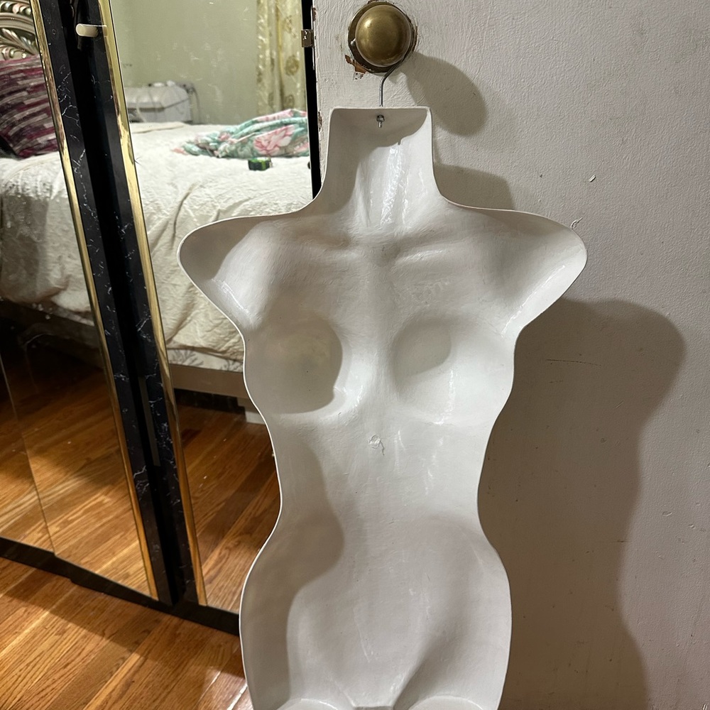 - Women Plastic Mannequin. - image 2